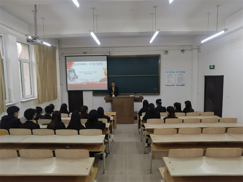10.15管理系员工党支部开展“弘扬雷锋精神,争做时代楷模”专题学习